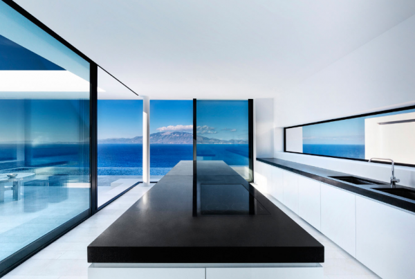 Villa minimalis dengan pemandangan laut